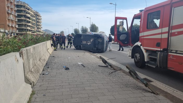 Incidente Sul Lungomare Auto Si Ribalta Traffico In Tilt Ottopagine