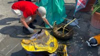 un-immersione-speciale-per-pulire-i-fondali-marini-del-golfo-di-napoli