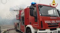 l-incendio-di-aversa-e-il-grande-lavoro-dei-vigili-del-fuoco