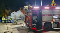 incendio-di-un-auto-in-transito-a-mercogliano