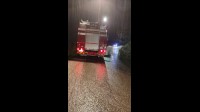 auto-fuori-strada-finisce-in-un-burrone-ferito-conducente