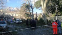 tragedia-a-cava-61enne-schiacciato-da-un-albero