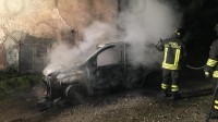 auto-in-fiamme-nella-notte-a-pago-veiano