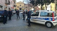 in-fila-dinanzi-al-panificio-non-per-il-pane-ma-per-zeppole