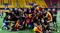 benevento-la-squadra-festeggia-la-serie-a