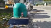 campane-del-vetro-ridotte-a-discariche-e-protesta