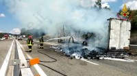 l-intervento-dei-vigili-del-fuoco-sull-a16-napoli-canosa