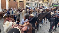 a-cavallo-da-monte-sant-angelo-in-provincia-di-foggia-a-benevento