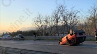 incidente-stradale-lungo-la-telesina-auto-si-ribalta-ferito-un-anziano