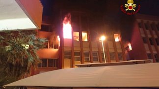 scafati-terrore-nella-notte-ospedale-a-fuoco-distrutti-locali-al-terzo-piano