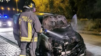 in-fiamme-l-auto-della-presidente-del-consiglio-comunale-di-telese-terme