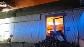 incendio-a-pagani-primi-dati-arpac-in-fiamme-carta-plastica-e-barattoli