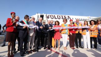 salerno-di-volotea-il-primo-aereo-atterrato-al-costa-d-amalfi