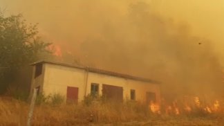 paura-a-caggiano-incendio-minaccia-abitazioni-cittadini-evacuati