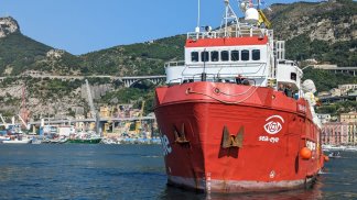 trentesimo-sbarco-a-salerno-sono-114-i-migranti-a-bordo-della-sea-eye