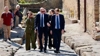 ercolano-l-ambasciatore-usa-alle-nazioni-unite-in-visita-al-parco-archeologico