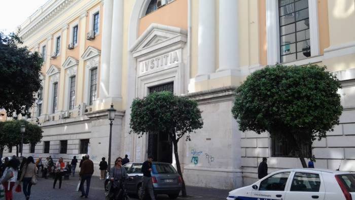 violenze nel centro massaggi a cava tutti assolti