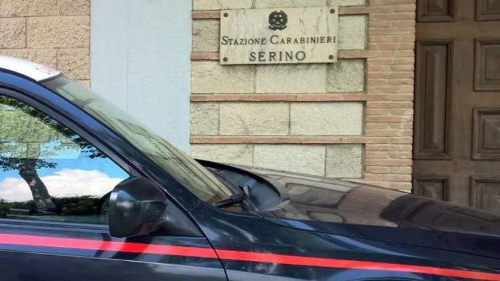 coltello nascosto in auto denunciati tre ventenni