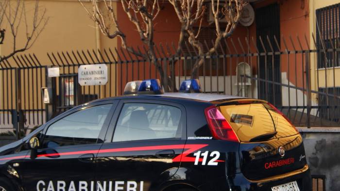 trasferisce il fucile da una casa all altra denunciato