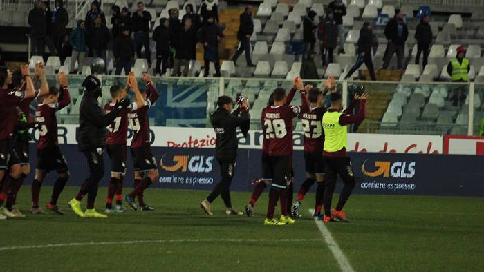 doppietta di djuric la salernitana vince a pescara 1 2