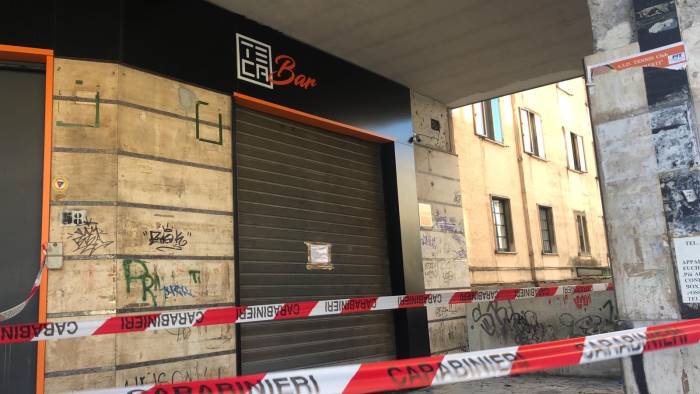 nocera paura nella notte bomba carta in un bar