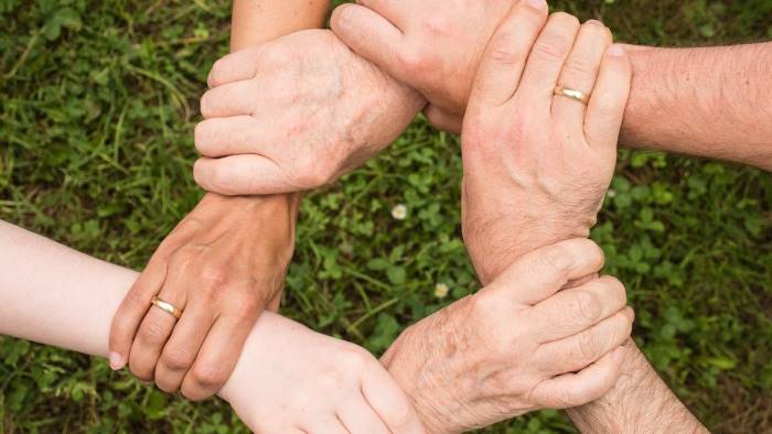 amalfi citta solidale contributi per le famiglie in difficolta