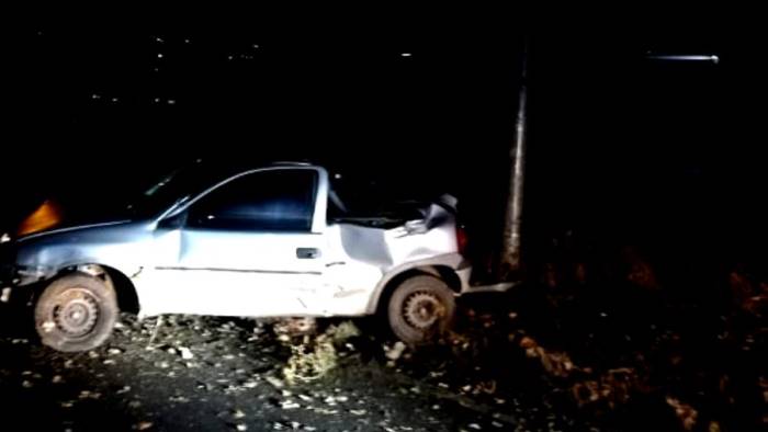 violento schianto auto sventrata e autista miracolato