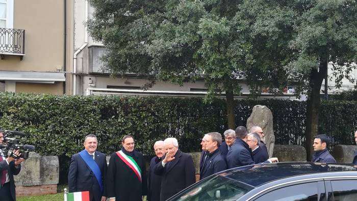 video benevento abbraccia mattarella