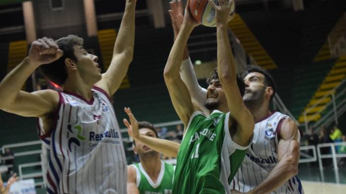 basket in serie b e il mercoledi dei derby campani