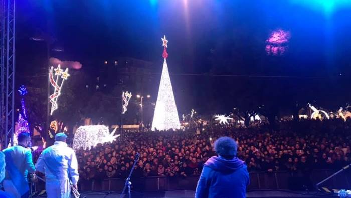 migliaia di ebolitani in piazza per enzo avitabile