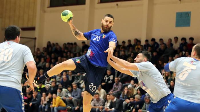 pallamano benevento si colora d azzurro