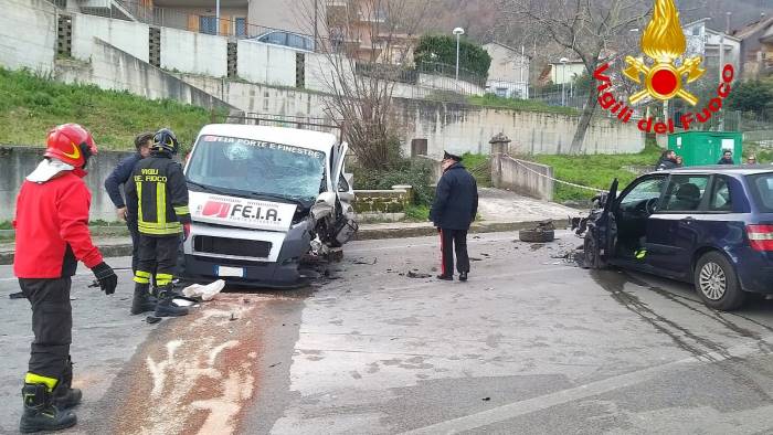 grave incidente a monteforte tre feriti strada chiusa