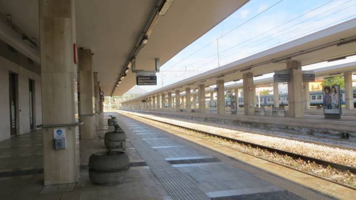 dramma alla stazione di caserta muore un 31enne di sarno