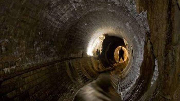 altra rapina da film dalle fogne alle poste e rubano tutto