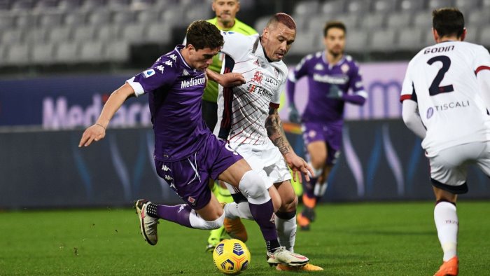 la fiorentina ritrova il successo piegato il cagliari