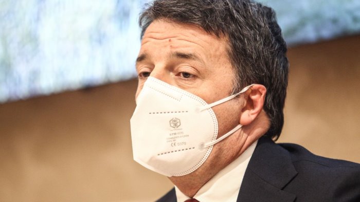 paventando la crisi renzi domina i media italiani