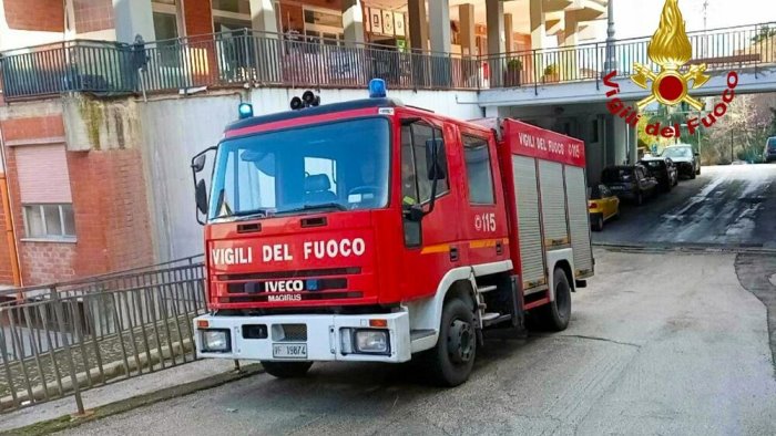 incendio in appartamento danni ma nessun ferito