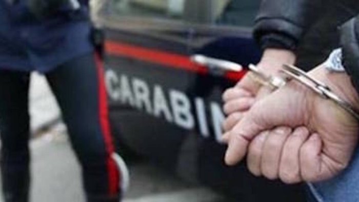 pizzo ai commercianti tradito da tatuaggi 27enne arrestato