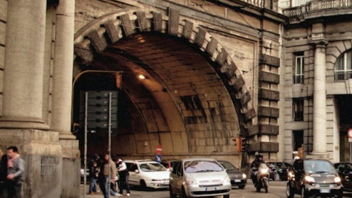 riaperto al traffico tratto via chiatamone galleria vittoria