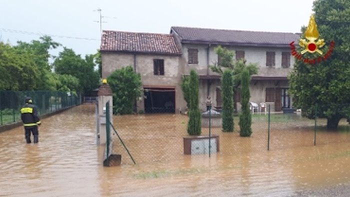 allagamenti a pontecagnano accuse al sindaco lanzara