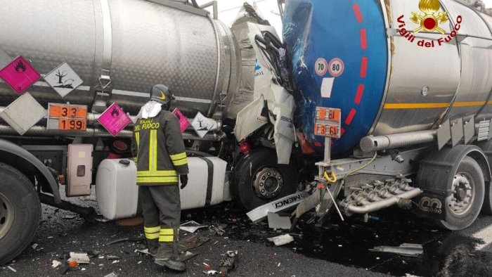 autotrasportatore casertano muore in uno schianto sull a13