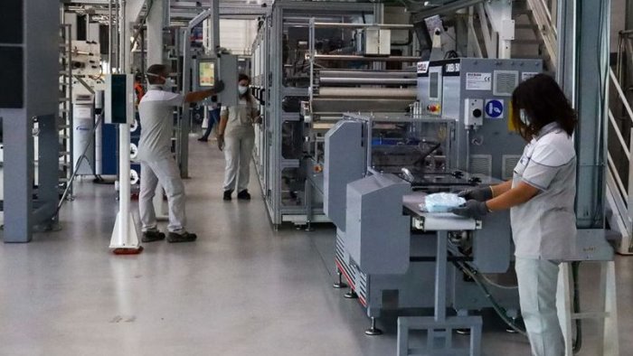 industria a novembre fatturato e ordini in calo