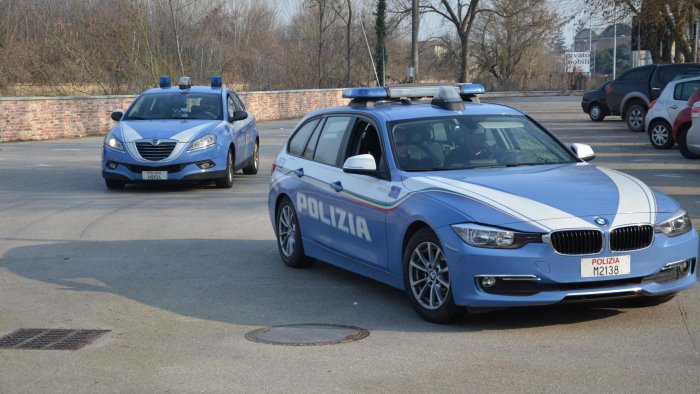 terrorismo arrestato un 22enne per propaganda suprematista