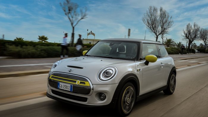 mini lancia cooper se per una mobilita a zero emissioni