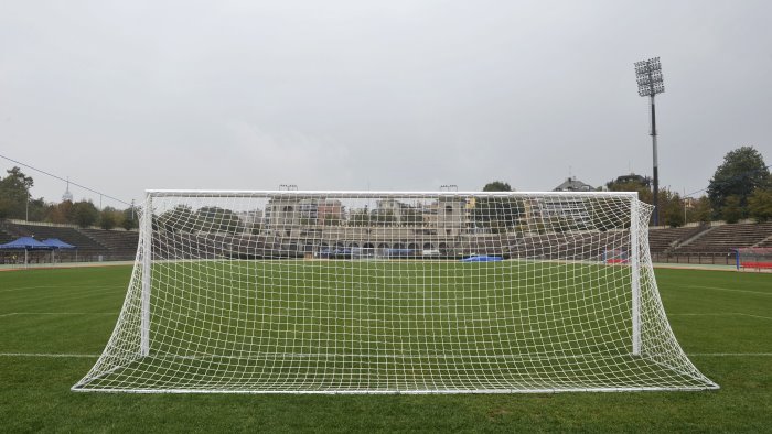 avellino casertana e viterbese in fila per un centrocampista