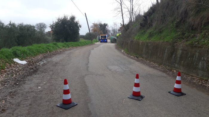 cassonetti fumanti e scempio senza fine a santa maria a tuoro