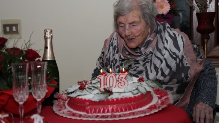 nonna silvia compie 103 anni che grande gioia