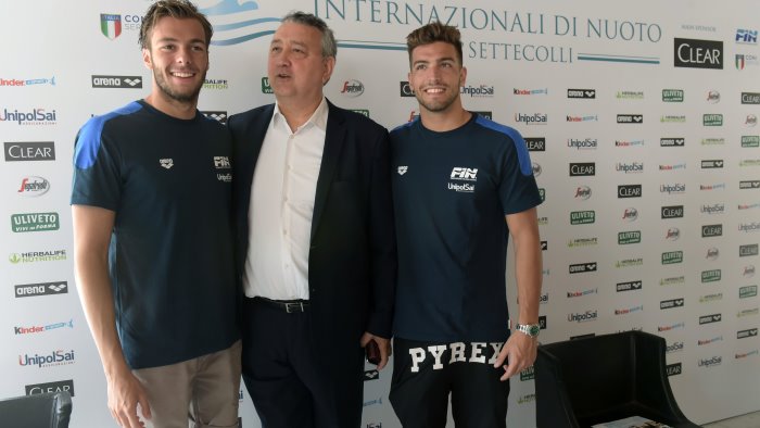 nuoto barelli presenta la sua squadra