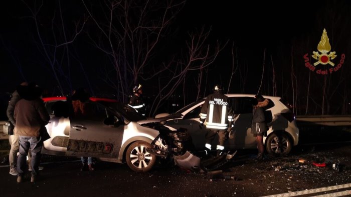 sangue sulle strade tragedia nel casertano muore avvocato