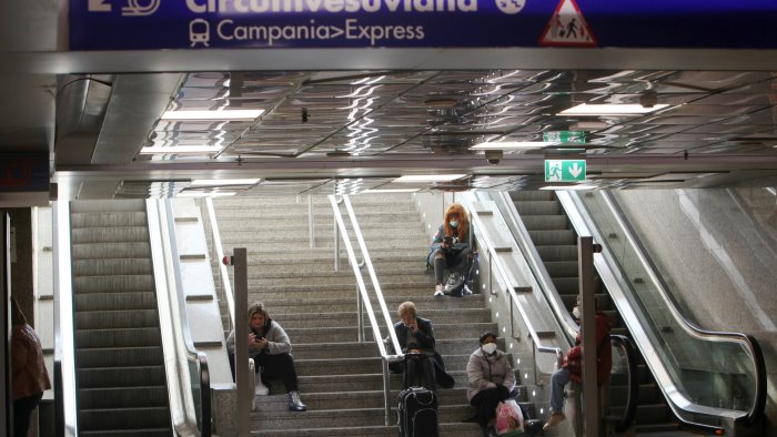 venerdi nero per i trasporti scioperano i lavoratori eav